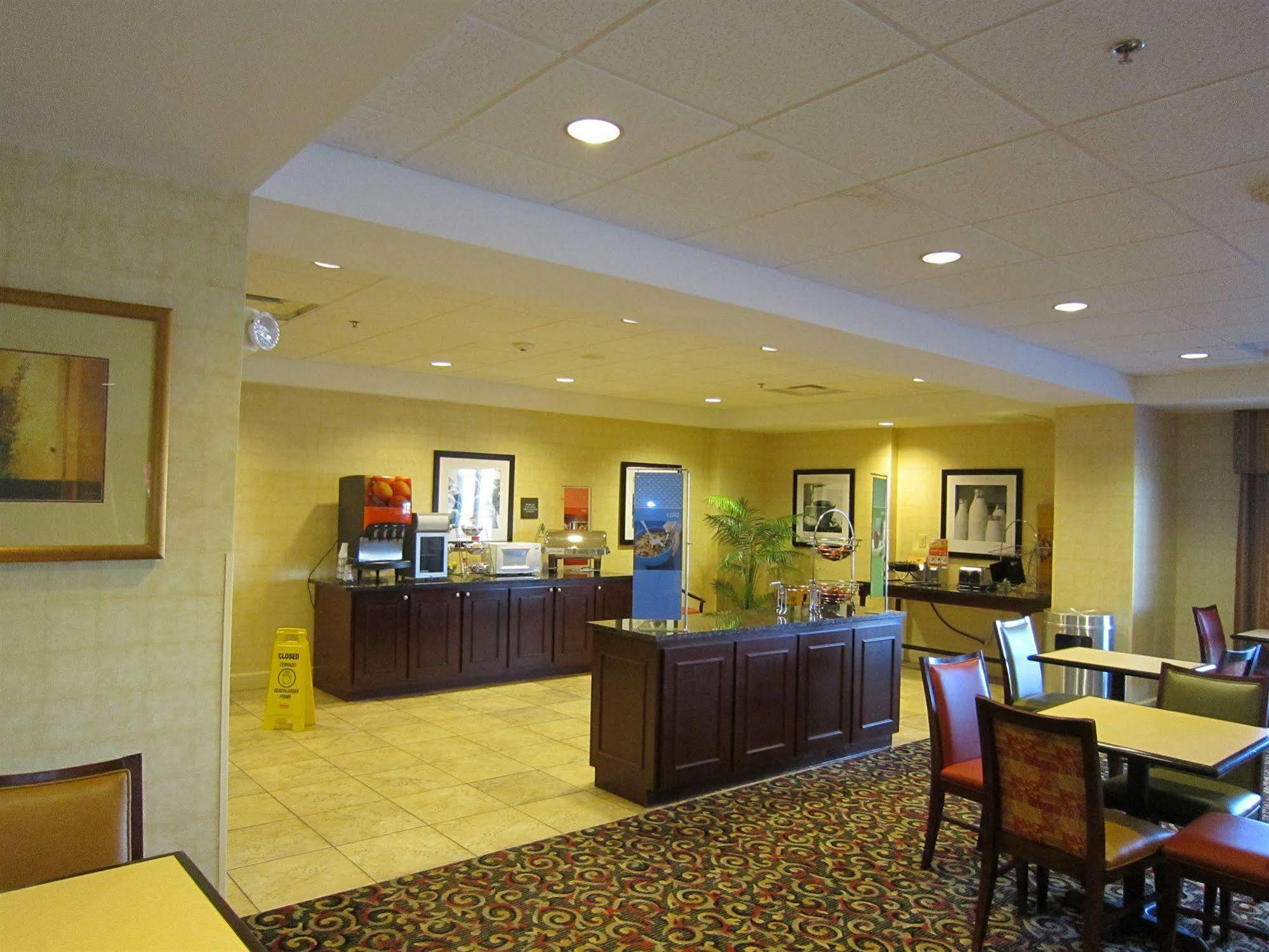 Hampton Inn Fayetteville Εξωτερικό φωτογραφία